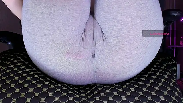 Snapshot of Cameltoe_squirt_inPants chatting on 11/26/25, 02:18 Cameltoe squirt inPants online show from 11/26/25, 02:18