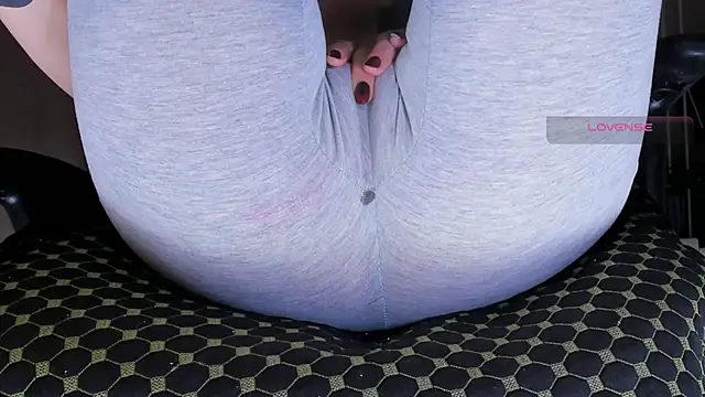 Cameltoe squirt inPants online show from 12/21/25, 07:04