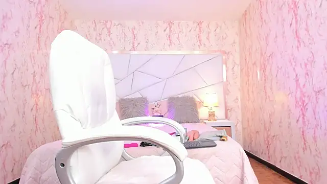 Emily Whinfre online show from 10/02/25, 08:27