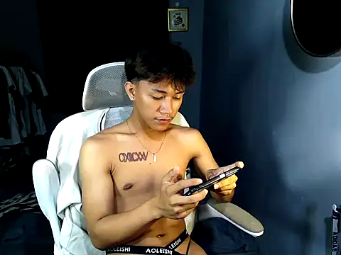 Snapshot of naughtyboyloy_0 chatting on 05/04/26, 04:47 naughtyboyloy 0 online show from 05/04/26, 04:47