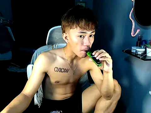 Snapshot of naughtyboyloy_0 chatting on 05/25/26, 06:19 naughtyboyloy 0 online show from 05/25/26, 06:19