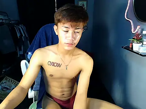 Snapshot of naughtyboyloy_0 chatting on 06/11/26, 02:44 naughtyboyloy 0 online show from 06/11/26, 02:44