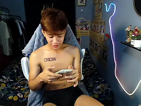 naughtyboyloy 0 online show from 07/04/26, 05:41