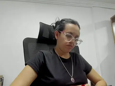 dalila macherano1 online show from 10/03/25, 11:57