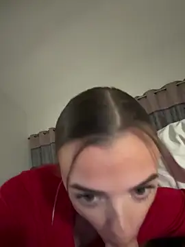 Snapshot of cutietootie02 chatting on 12/21/25, 02:30 cutietootie02 online show from 12/21/25, 02:30