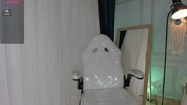 Doll Isa  online show from 12/04/25, 06:38