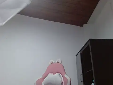 Snapshot of Crystal_Star_ chatting on 09/16/25, 01:28 Crystal Star online show from 09/16/25, 01:28