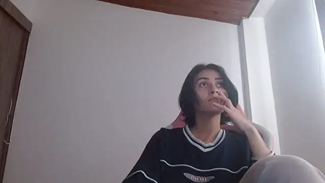 Snapshot of Crystal_Star_ chatting on 09/24/25, 02:20 Crystal Star online show from 09/24/25, 02:20