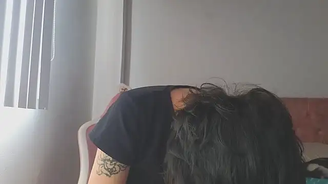 Snapshot of Crystal_Star_ chatting on 10/19/25, 02:40 Crystal Star online show from 10/19/25, 02:40