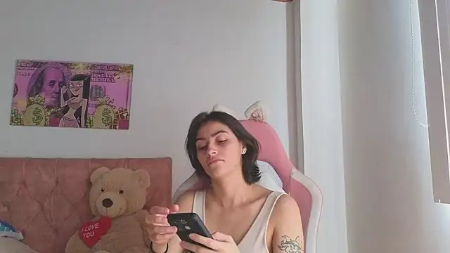 Snapshot of Crystal_Star_ chatting on 11/22/25, 03:00 Crystal Star online show from 11/22/25, 03:00