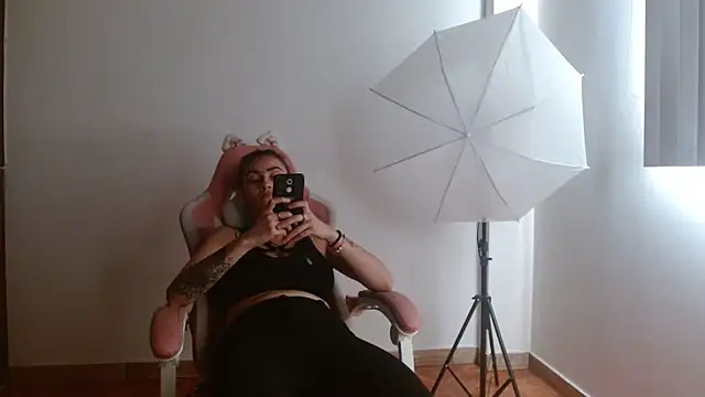 Snapshot of Crystal_Star_ chatting on 12/13/25, 07:53 Crystal Star online show from 12/13/25, 07:53