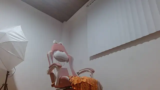 Snapshot of Crystal_Star_ chatting on 12/15/25, 09:57 Crystal Star online show from 12/15/25, 09:57