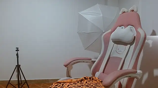 Snapshot of Crystal_Star_ chatting on 12/15/25, 10:03 Crystal Star online show from 12/15/25, 10:03