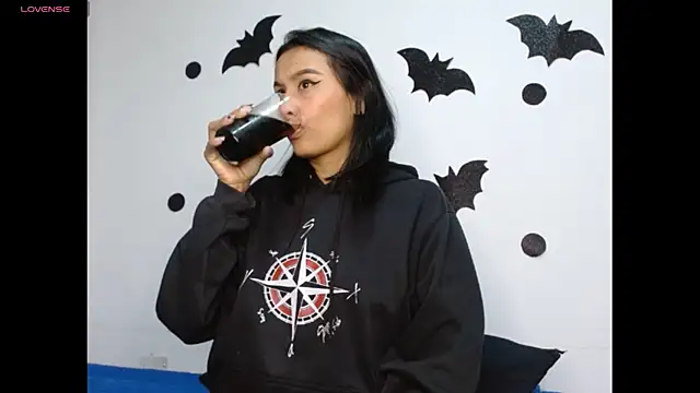 Gia Lee online show from 10/24/25, 02:19