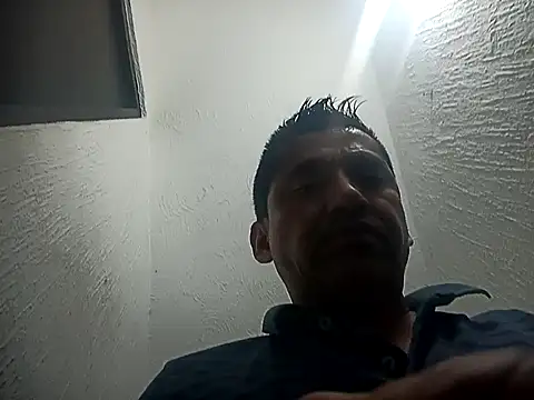 Snapshot of sanf8z chatting on 11/15/25, 10:01 sanf8z online show from 11/15/25, 10:01