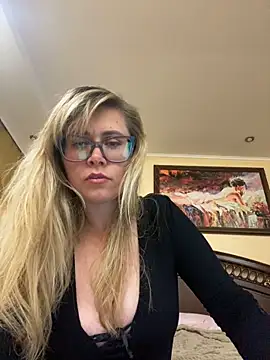 Crystal00Girl online show from 10/02/25, 08:49