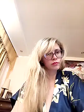 Crystal00Girl online show from 10/23/25, 07:56