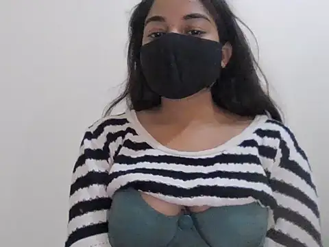 Snapshot of Little_toy_girl chatting on 02/20/26, 06:48 Little toy girl online show from 02/20/26, 06:48