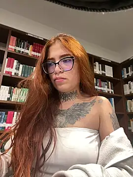 Snapshot of dreamleah_ chatting on 04/29/26, 10:27 dreamleah online show from 04/29/26, 10:27