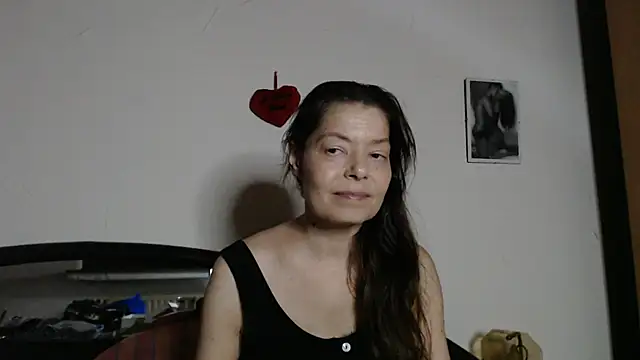 Snapshot of SexySarah177 chatting on 06/20/26, 08:11 SexySarah177 online show from 06/20/26, 08:11