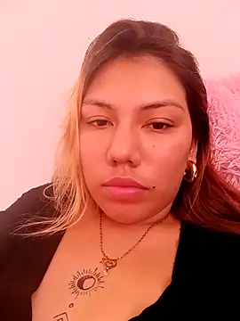 Snapshot of MiaCastillo chatting on 10/21/25, 09:37 MiaCastillo online show from 10/21/25, 09:37