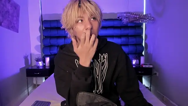 OliIverr22 online show from 12/18/25, 11:49