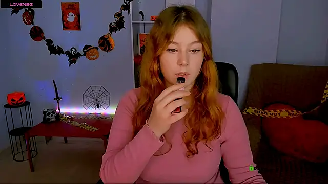 Snapshot of lola_sun12 chatting on 10/28/25, 08:22 lola sun12 online show from 10/28/25, 08:22