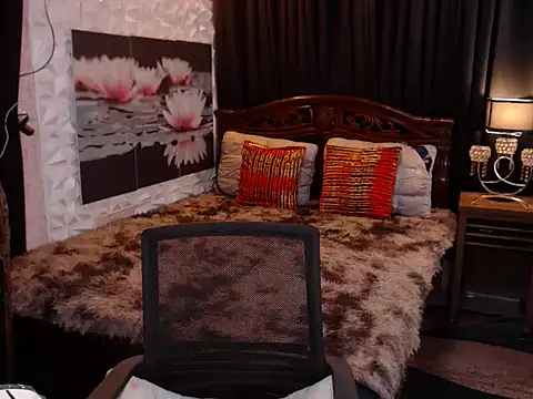 Snapshot of WILDROXIE chatting on 02/08/26, 12:14 WILDROXIE online show from 02/08/26, 12:14