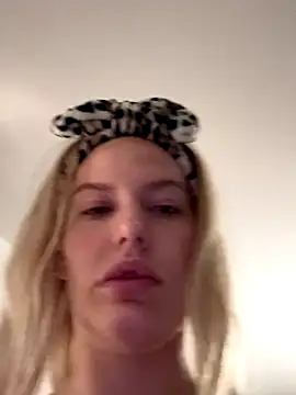 Chloemillerrxx online show from 09/16/25, 12:22