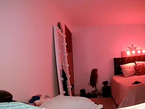 Snapshot of Miamourkendalls chatting on 09/08/25, 11:04 Miamourkendalls online show from 09/08/25, 11:04