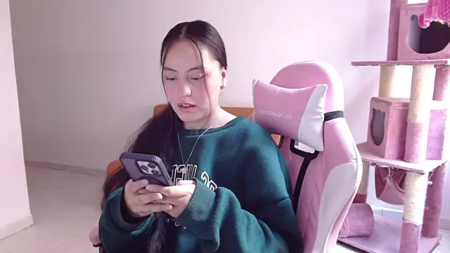 madissooon   online show from 12/03/25, 08:18