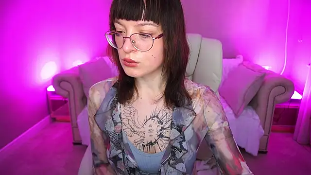 Pixie Peachh online show from 11/02/25, 07:00