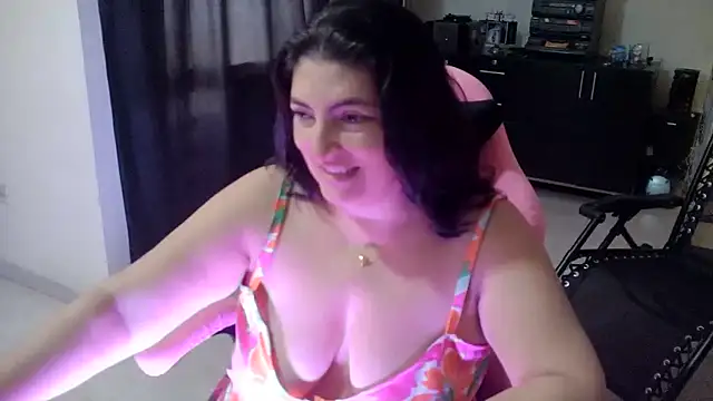 Snapshot of lina_maria99 chatting on 05/06/26, 04:23 lina maria99 online show from 05/06/26, 04:23