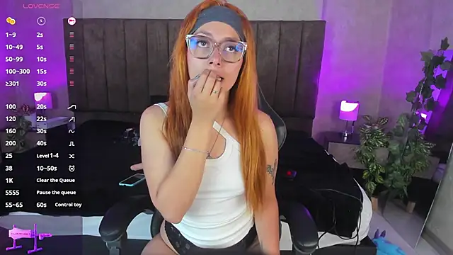 LanaMills  online show from 09/28/25, 05:24