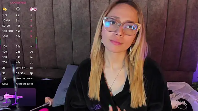 LanaMills  online show from 11/09/25, 03:43