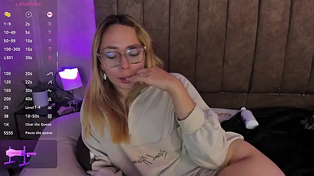 LanaMills  online show from 11/16/25, 04:56