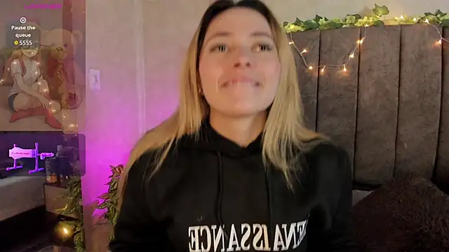 LanaMills  online show from 02/08/26, 05:22