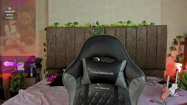 LanaMills  online show from 03/30/26, 05:41