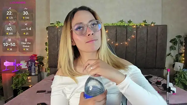 LanaMills  online show from 03/31/26, 05:08