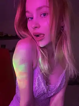 Snapshot of OctaviaJoy chatting on 10/16/25, 02:07 OctaviaJoy online show from 10/16/25, 02:07