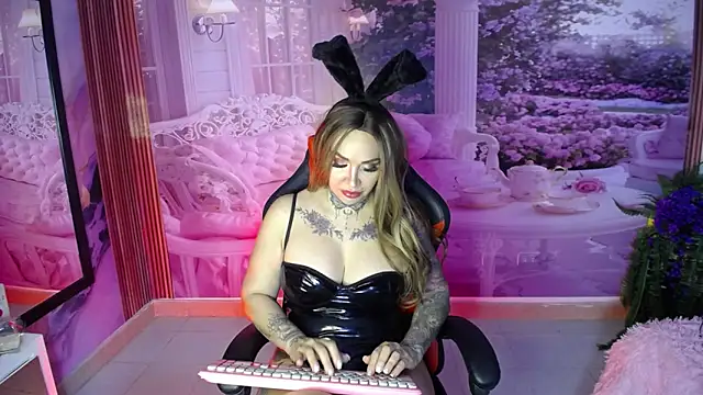 Layla-Watson online show from 10/03/25, 12:13