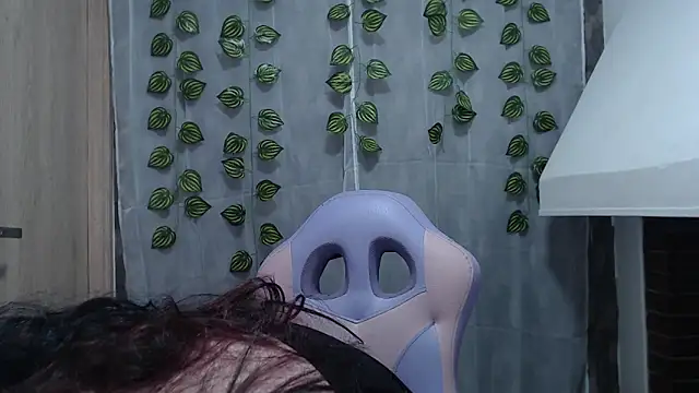 anishasanchezcm101 online show from 10/28/25, 03:21