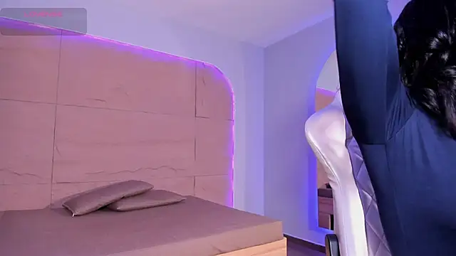 HannahMontgomery online show from 11/25/25, 04:40