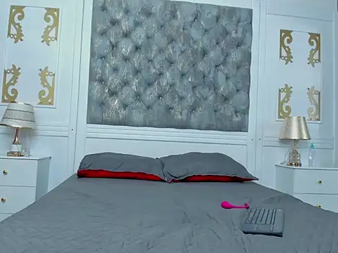 SashaHans online show from 10/30/25, 11:11