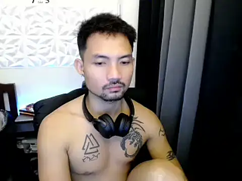 Snapshot of Thefriskyasian chatting on 10/11/25, 07:40 Thefriskyasian online show from 10/11/25, 07:40