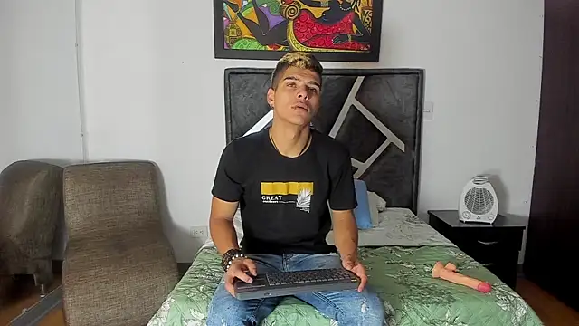 Snapshot of wyatt_3 chatting on 10/20/25, 12:27 wyatt 3 online show from 10/20/25, 12:27