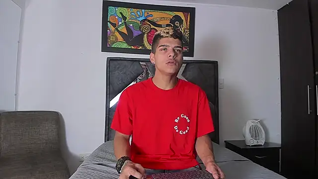 Snapshot of wyatt_3 chatting on 10/22/25, 12:16 wyatt 3 online show from 10/22/25, 12:16