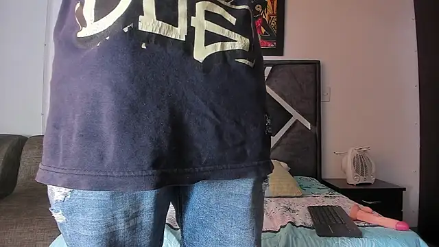 Snapshot of wyatt_3 chatting on 10/26/25, 12:55 wyatt 3 online show from 10/26/25, 12:55