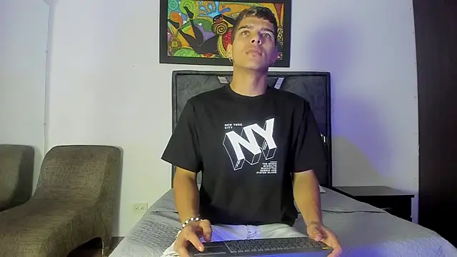 Snapshot of wyatt_3 chatting on 11/07/25, 12:27 wyatt 3 online show from 11/07/25, 12:27