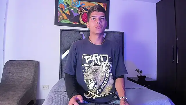 Snapshot of wyatt_3 chatting on 11/11/25, 12:27 wyatt 3 online show from 11/11/25, 12:27